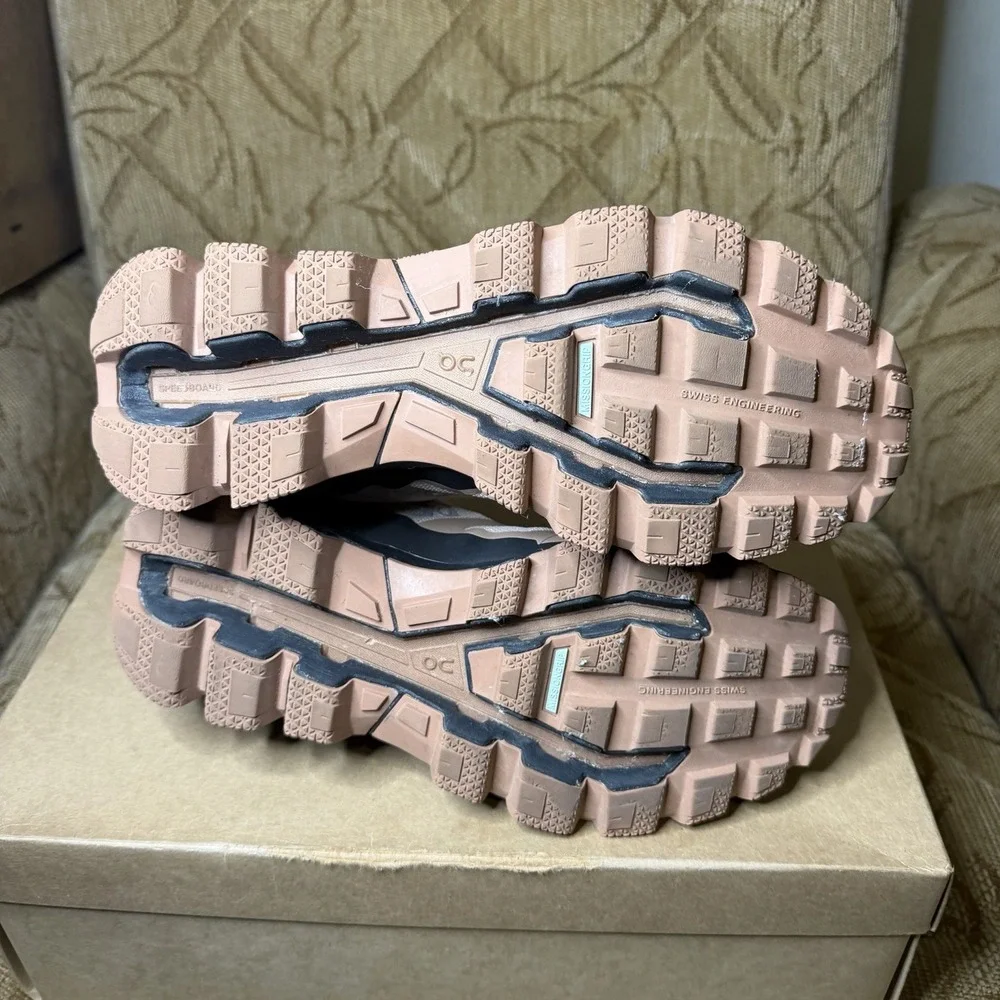 ON Women's Cloudventure Waterproof Running Shoes, Size 9.5 Medium US